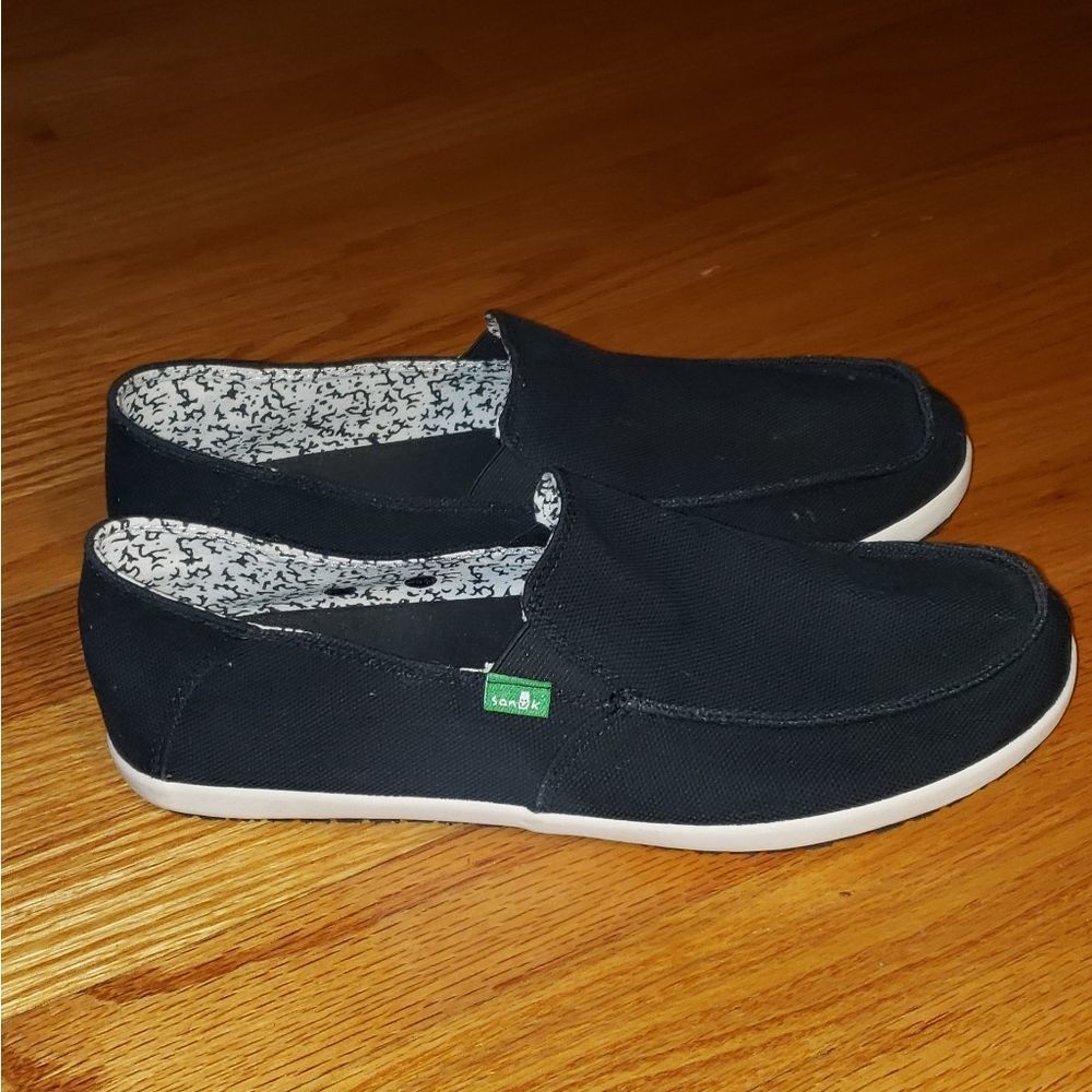 Sanuk black loafers size 10